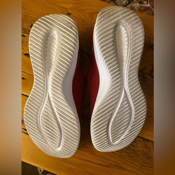 Women’s Red Skechers slip-ins, size 8.5. Worn just once or twice. - Picture 8 of 13